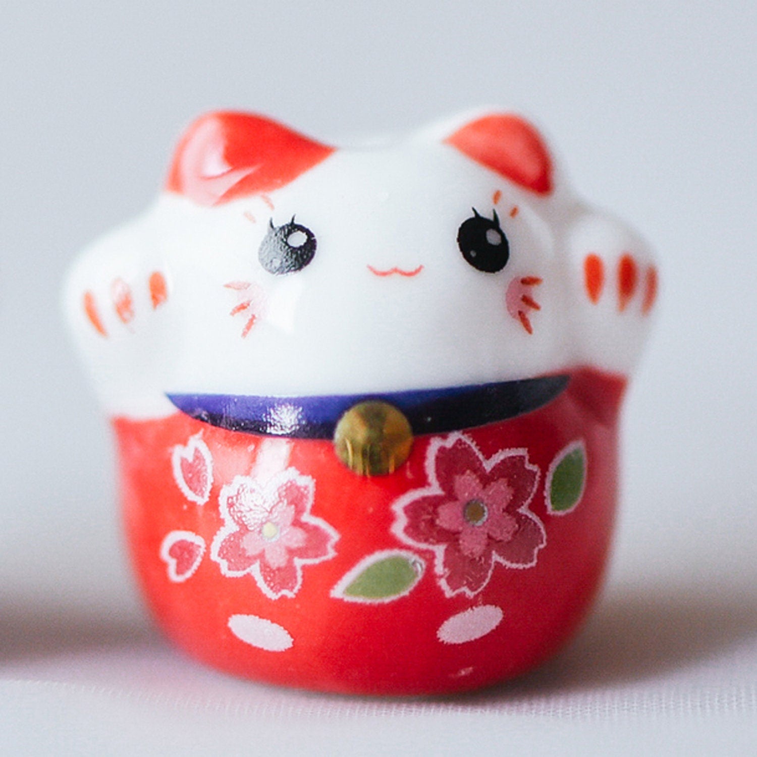 10 beads- Porcelain Lucky Cat beads 19mm, Ceramic Maneki Neko, Drilled Through Kawaii Cats, Blue Red (TC-153)